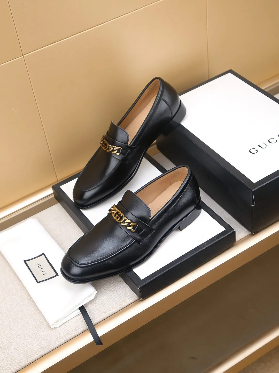 Men's men's shoes 💰460 🆘【GUCCI】Gucci ·🐂里· Hot-selling beanie shoes, top brand luxury, top quality, latest fashion beanie shoes.. The upper is made of original high mercerized smooth cow suede. (Full top layer water-dyed 🐂 leather and lining). The original stylish and stylish soft rubber wear-resistant and non-slip outsole is light and comfortable on the foot, available in 2 colors! Matching code: 39-44 (customized at 38.45.46.47)